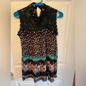Top By Stone Fower Size Small